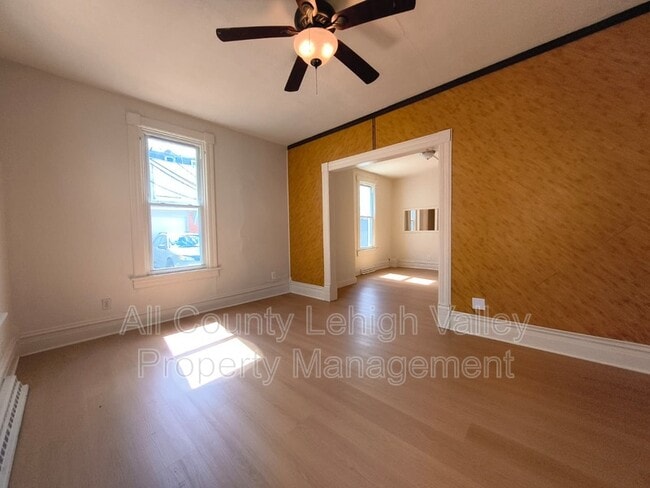 Photo - 1141 Emmett St
