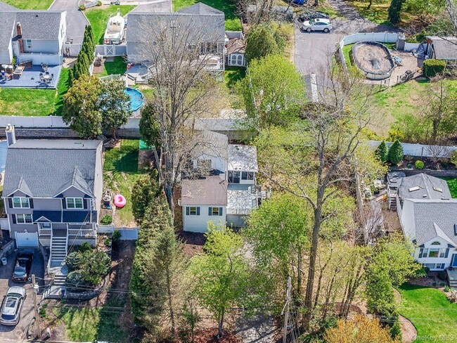 93 Maple Rd