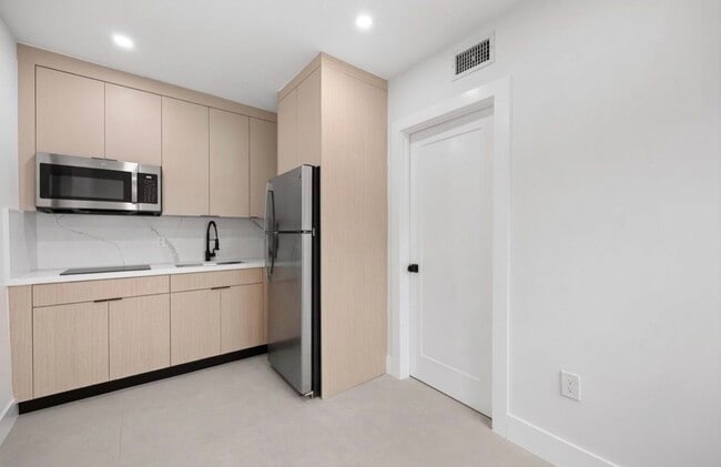 Photo - 417 NW 81st St