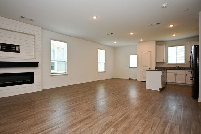 Photo - 23526 Wrexham St