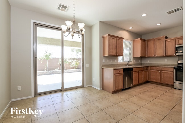 Photo - 2673 Rue Toulouse Ave