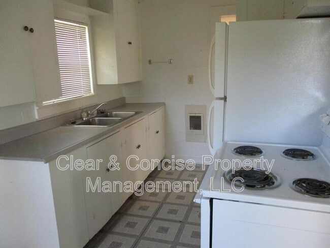 Photo - 157 1/2 Monroe Street