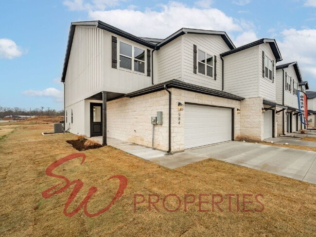 Building Photo - Gorgeous 3 bedroom townhome with a quick, easy walk to TSU campus!