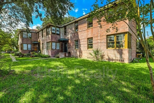 Building Photo - 2748-3 Vernon Terrace