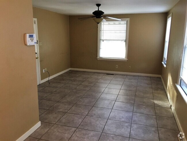 Building Photo - 1601 S Pierce St Rental