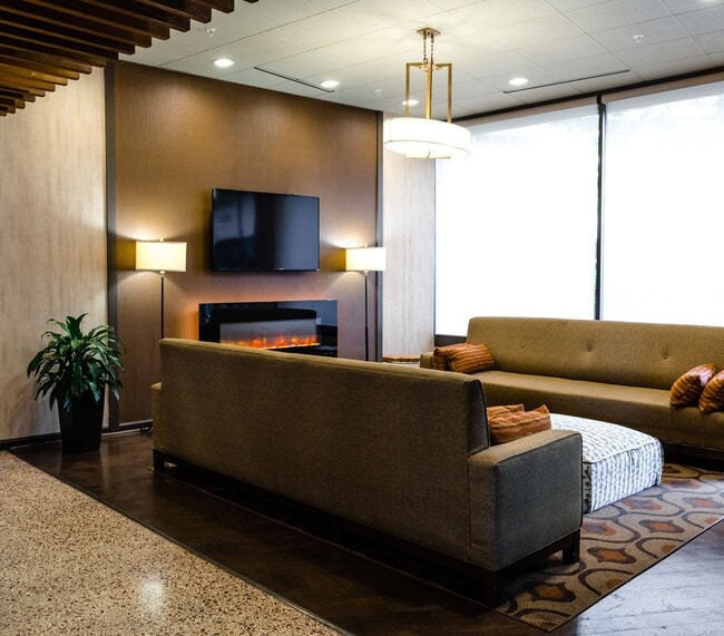 Hampton Plaza Apartments