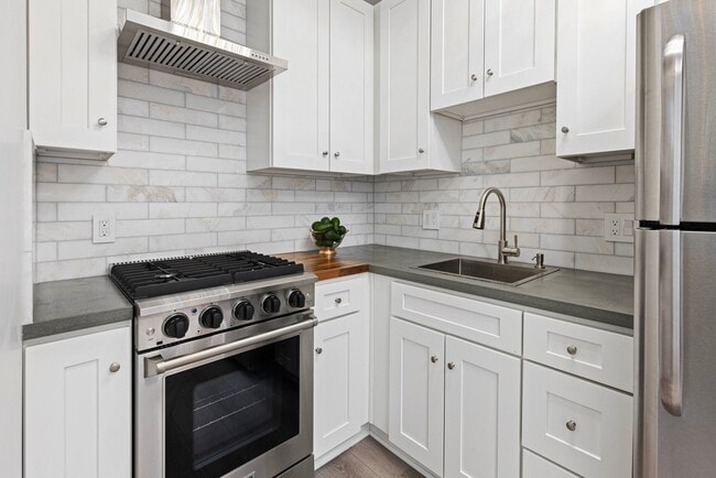 Building Photo - 403 N San Gabriel Ave Unit B