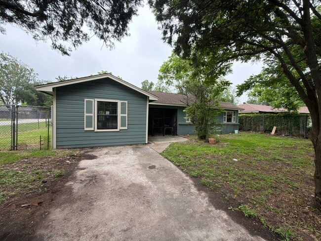 Building Photo - 222 E John Alber Rd
