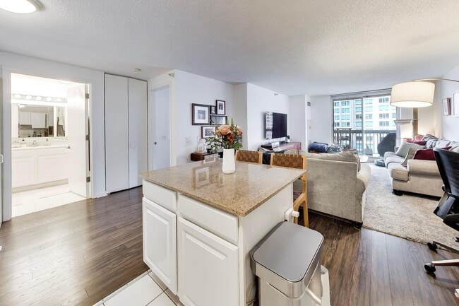 Photo - 545 N Dearborn St