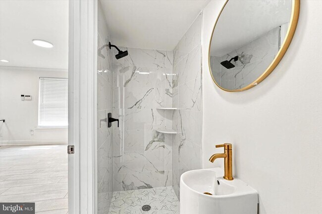 Photo - 7813 Midis Pl