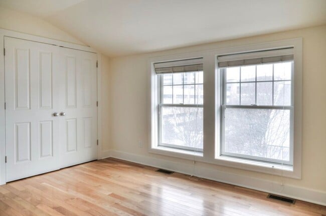 Photo - Catherine924 Unit D