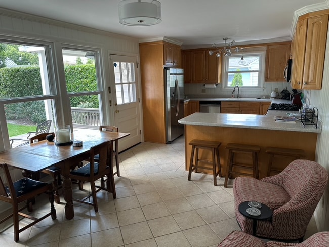 Photo - 749 Poinsettia St