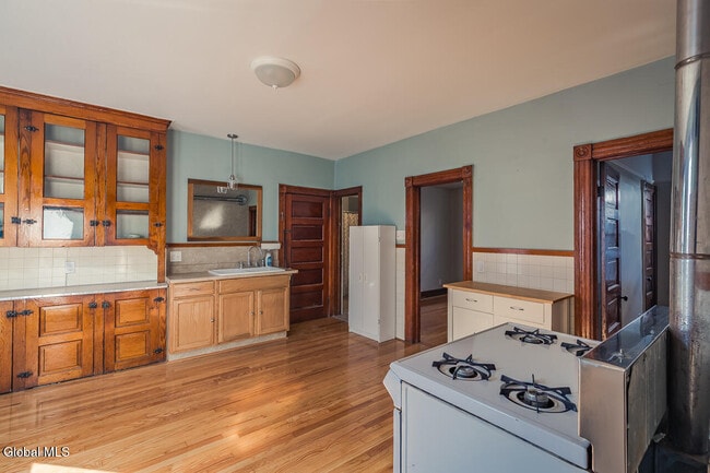 Photo - 65 Van Derveer St Unit Second Floor Front