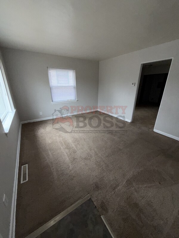 Photo - 816 E 35th Ct