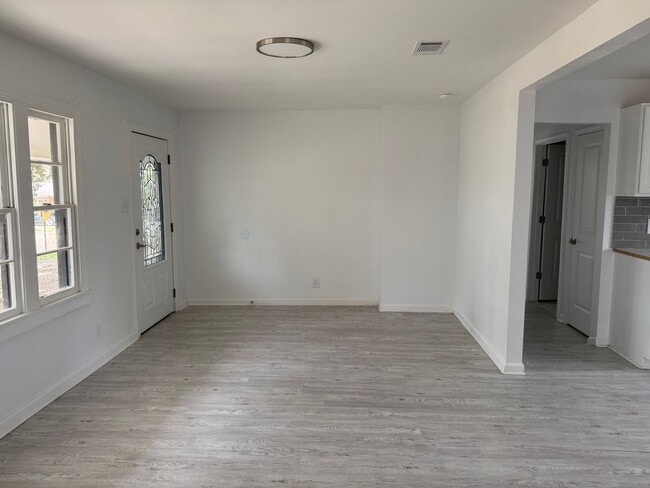 Photo - 128 Country Club Cir