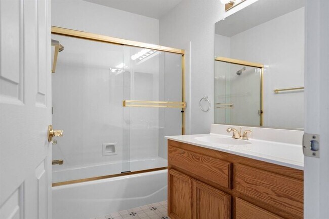 Photo - 271 Vistamont Dr