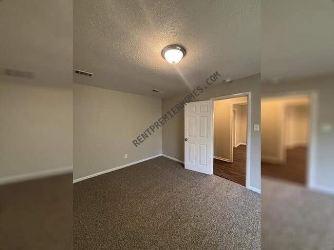 Photo - 2221 Dorchester Dr