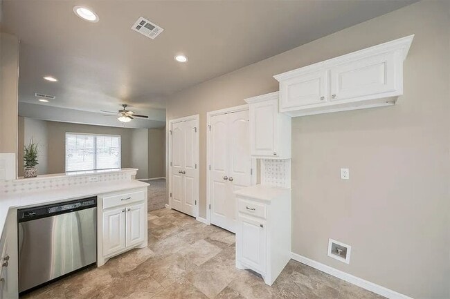 Photo - 5600 Campbell Creek Dr