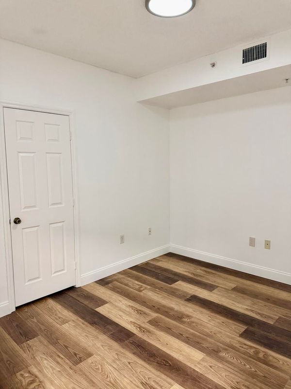 Photo - 2080 Greenview Shores Blvd