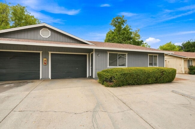 Photo - 1145-1145 Le Brun Ln Unit 1145- A
