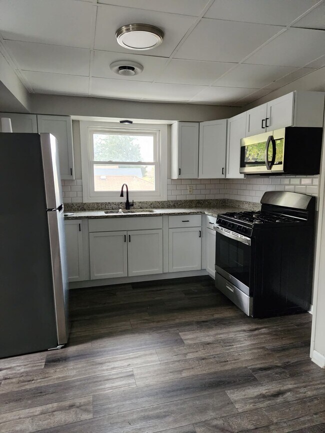 36 N Glenwood Ave Apartments For Rent in Glenwood, IL