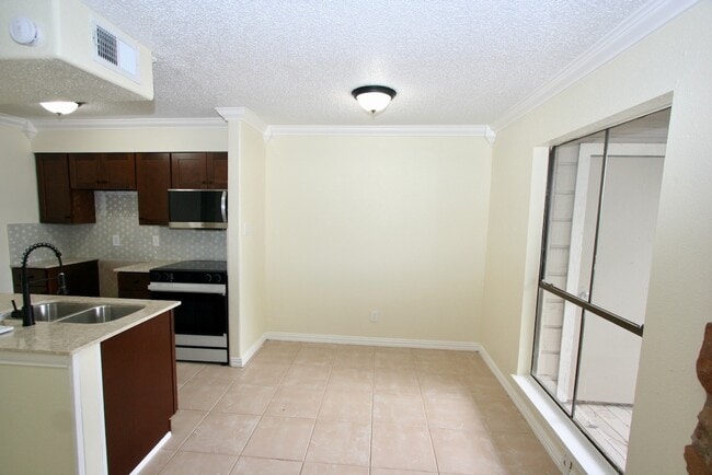 Photo - 17331 Red Oak Dr