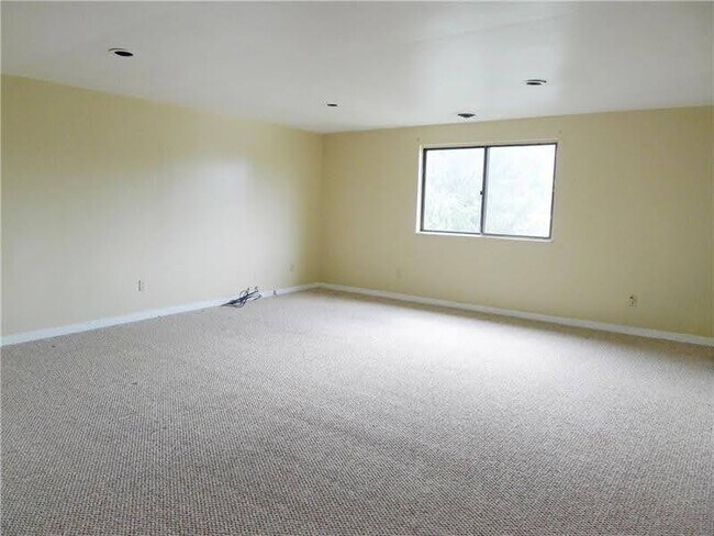 Photo - 301 1/2 S Winebiddle St