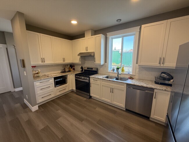 Photo - 450 Irwin St Unit 5