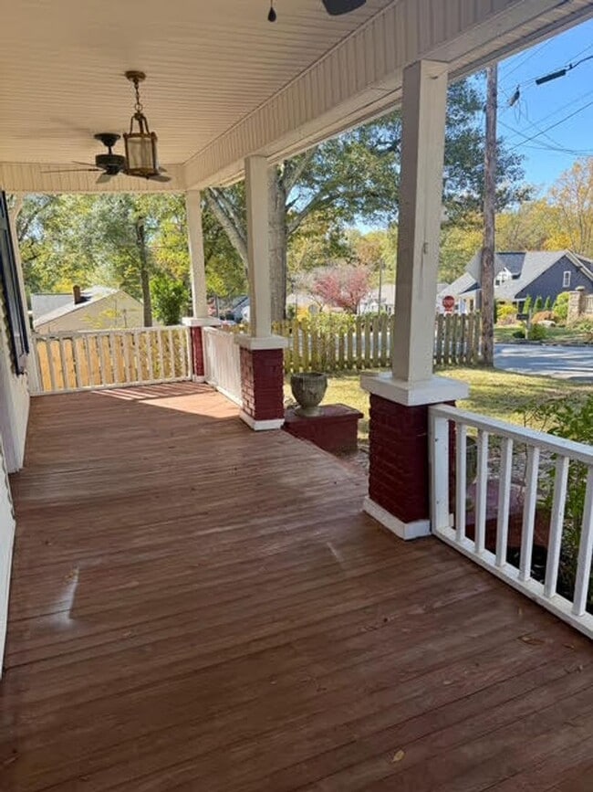 Photo - Charming 4BR/2BA House w/ Fenced back yard!