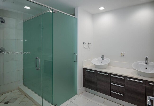 Photo - 2950 NE 188th St Unidad 143