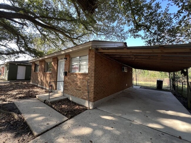 5863 Denova St