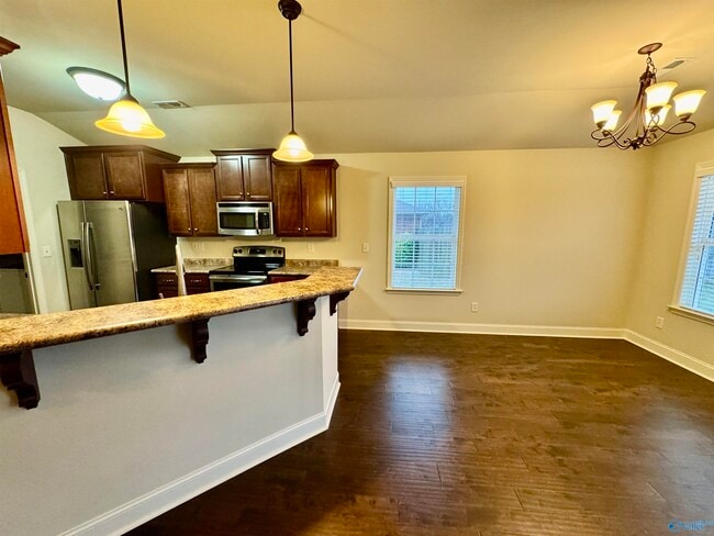 Photo - 102 Silvermoon Ln