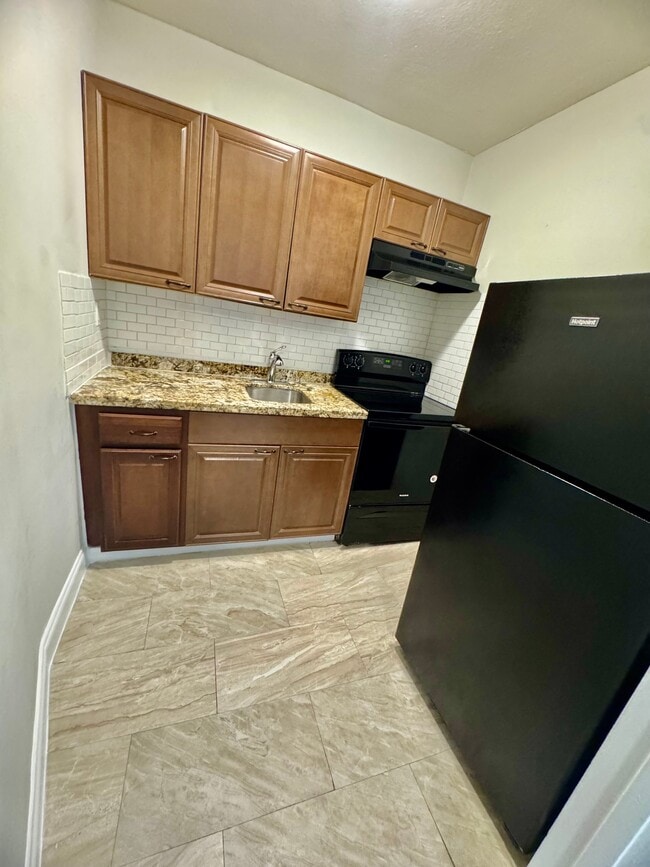 Photo - 921 N 19th Ave Unit 4