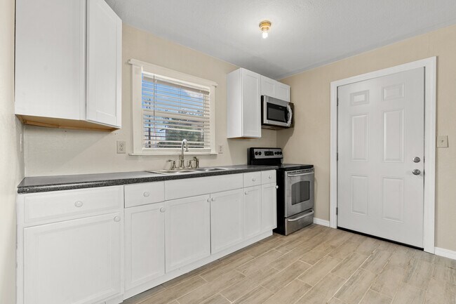 Photo - 402 S Franklin St