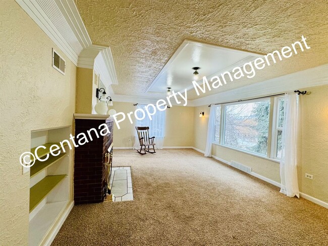 Photo - 301 W 2nd St Unidad Main