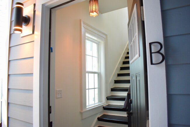 Photo - 414 Queen St