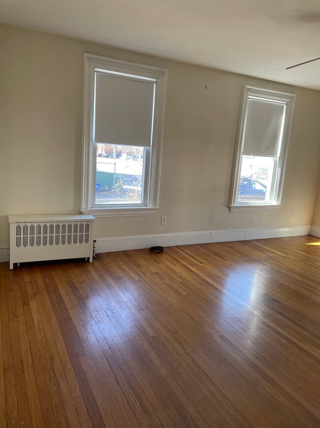 Photo - 148 Crescent St Unidad B