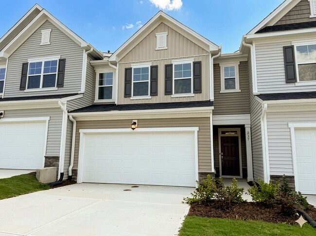 Photo - 237 Shingle Oak Rd