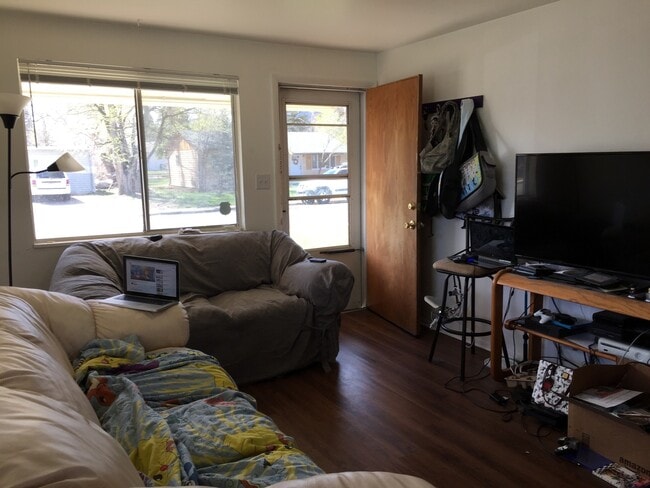 Photo - PRE LEASE: 3 Bed 1.5 Bath House Close To Campus!