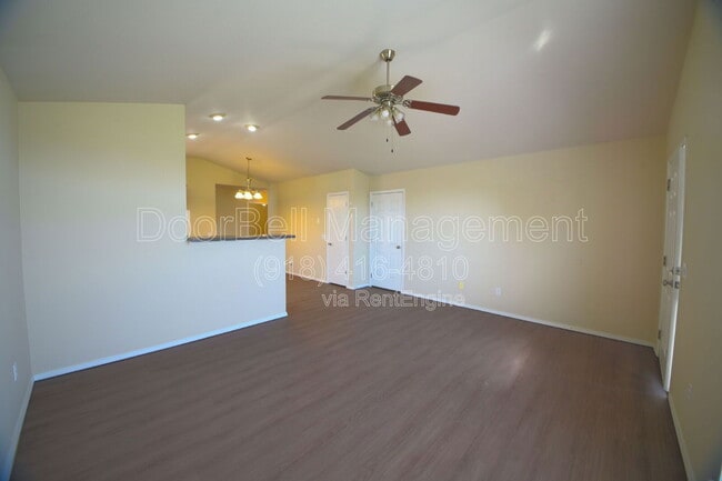 Photo - 89 W Fairlane Ct