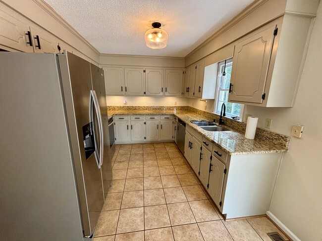 Photo - 193 Heather Dr