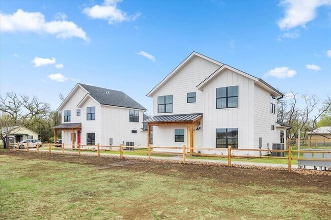 Photo - 205 Avenue None Ave