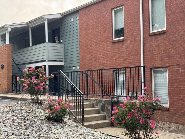 Photo - 2745 Grinstead Dr Unit 106