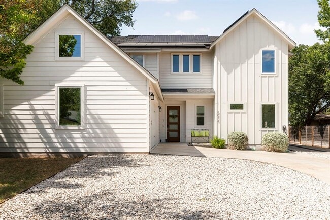 Building Photo - 8014 Tisdale Dr