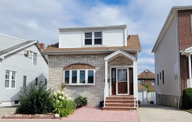 Building Photo - 712 5th St Rental
