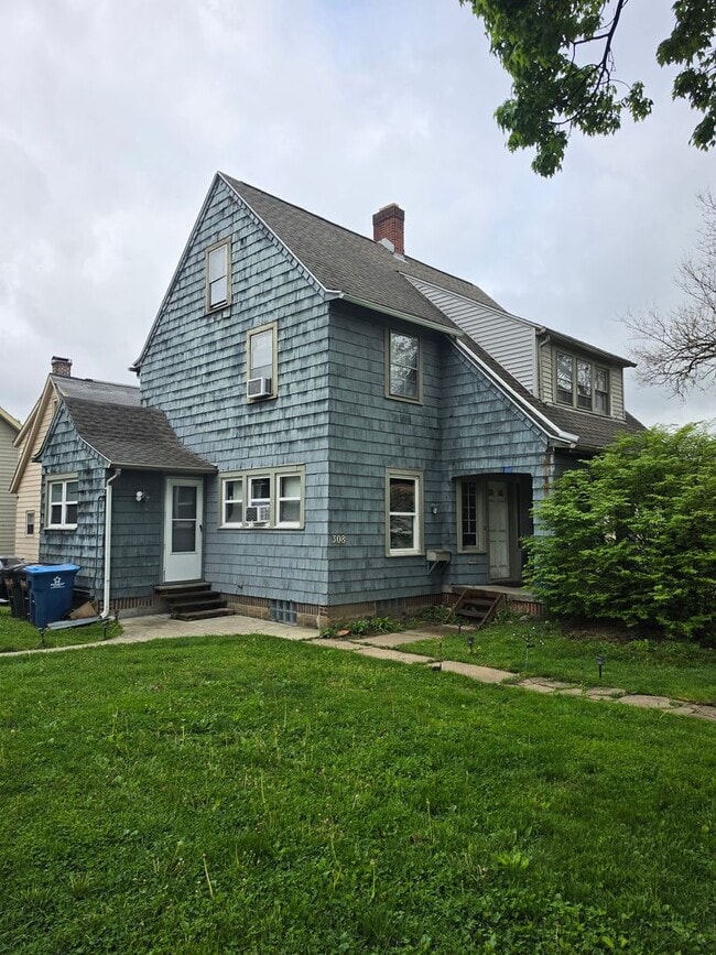 Building Photo - 338 E College Ave Unit 338 E College Ave