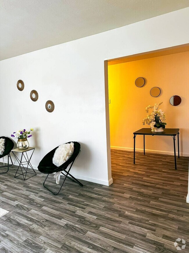 Building Photo - 901 Leawood Dr Unit 5 Rental