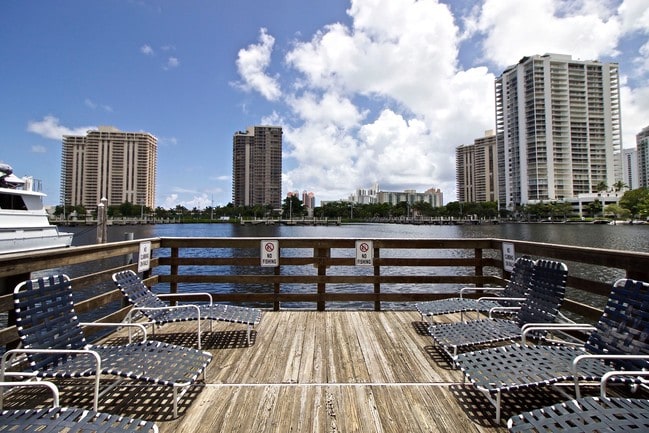 Photo - Aventura Yacht Club