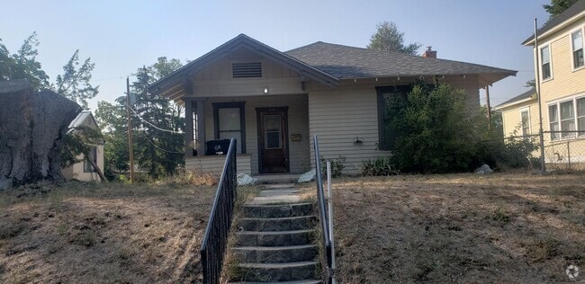 Building Photo - Cheney-5 bed 2.5 bath house Available Now