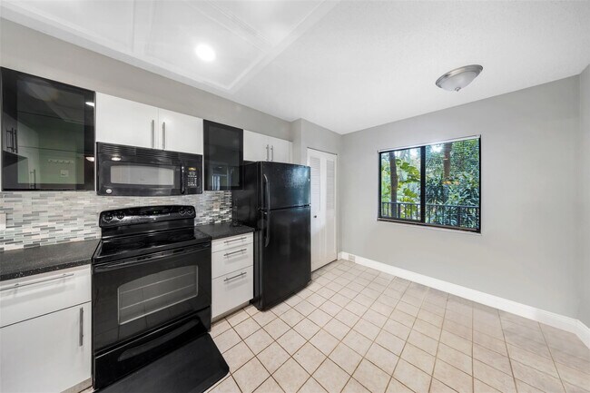 Photo - 2202 S Cypress Bend Dr Unidad 207